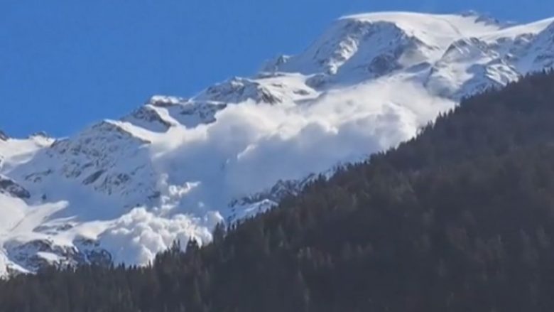 Pamje që thuhet se tregojnë ortekun në Alpet Franceze nga i cili mbetën të vdekur katër alpinistë