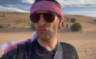 Vedat Bajrami ironizon me një video nga Dubai: Më ka lënë sheiku në plazh