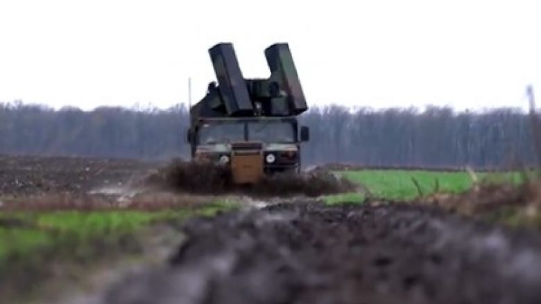 Gjenerali ukrainas ‘prezanton’ sistemin e mbrojtjes ajrore amerikane – që po rrëzon dronët, raketat dhe aeroplanët e Rusisë