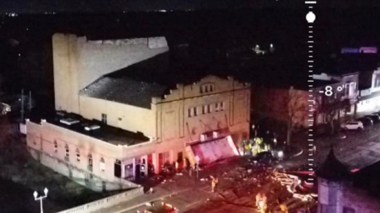 Një i vdekur dhe 28 të plagosur si pasojë e shembjes së çatisë gjatë koncertit në Illinois