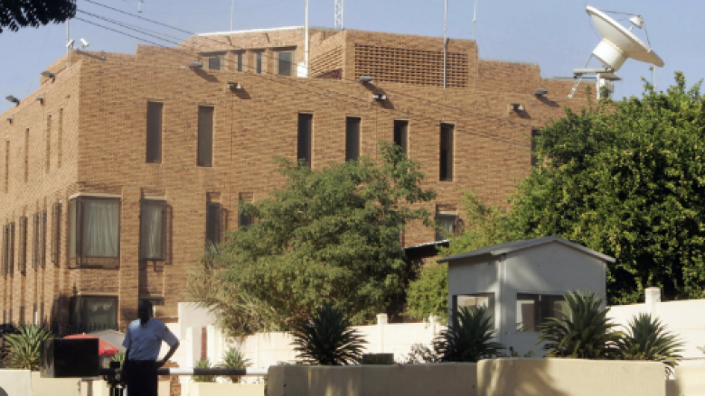 Diplomatët britanikë evakuohen nga Sudani përmes një operacioni “kompleks”