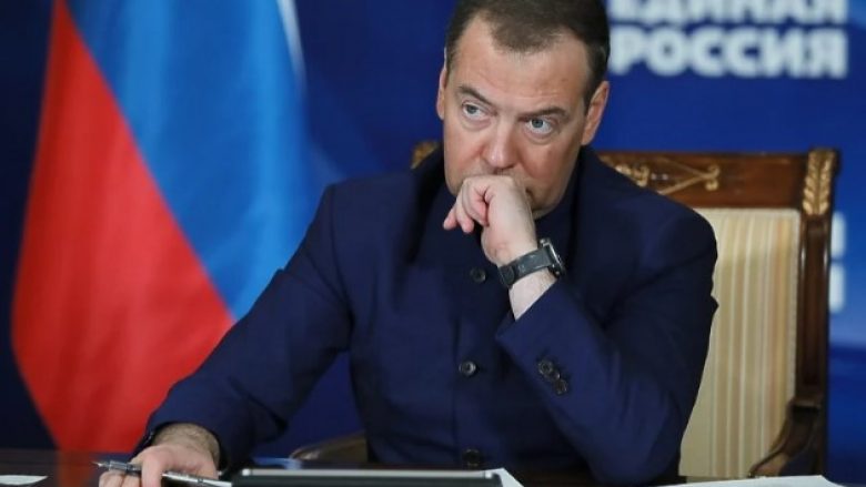 Polonia ironizon me ish-presidentin rus, Medvedev: Keni parasysh se kombinimi i alkoolit me drogën është shumë i rrezikshëm