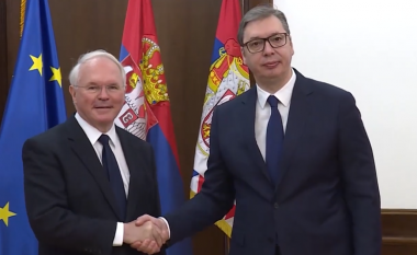 Vuçiq takohet me ambasadorin Hill, ankohet për situatën në veri të Kosovës