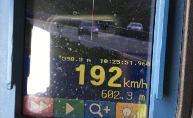 Voziti 192 km/h, Policia e gjobit me 300 euro, 3 pikë negative dhe 3 muaj ndalim të vozitjes