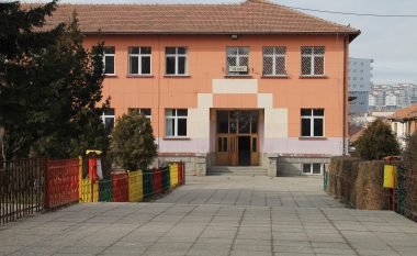 Dy nxënës goditen nga rryma elektrike në shkollën "Faik Konica" në Prishtinë, dërgohen për trajtim mjekësor