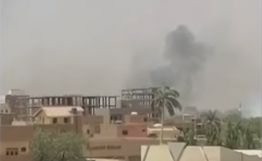Të paktën tre të vdekur në kryeqytetin e Sudanit për shkak të përplasjes midis ushtrisë dhe forcave paraushtarake