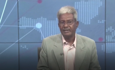 Derisa moderatori në Sudan jepte lajmet prapa në sfond dëgjoheshin 'krisma të forta'