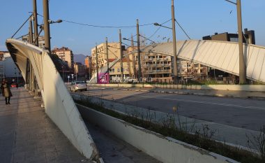 Asamblistët në veri të Mitrovicës vendosin për hapjen e urës mbi lumin Ibër, Lista Serbe paralajmëron incidente