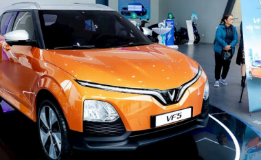 Rreth 3,000 porosi për SUV-in elektrik VF 5 Plus të sapo-lansuar nga VinFast, vetura ka një çmim të arsyeshëm