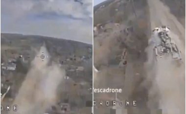 Momenti kur droni kamikaz i Ukrainës lëviz me shpejtësi për të goditur më pas transportuesin e blinduar rus