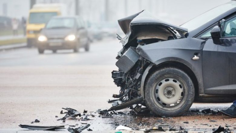 Pesë persona lëndohen në një aksident trafiku në Mitrovicë