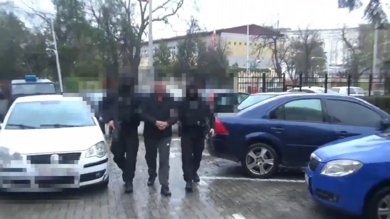 Bastisje në Shkup e Prilep, katër të arrestuar për transport të mbi 324 kilogramëve kokainë