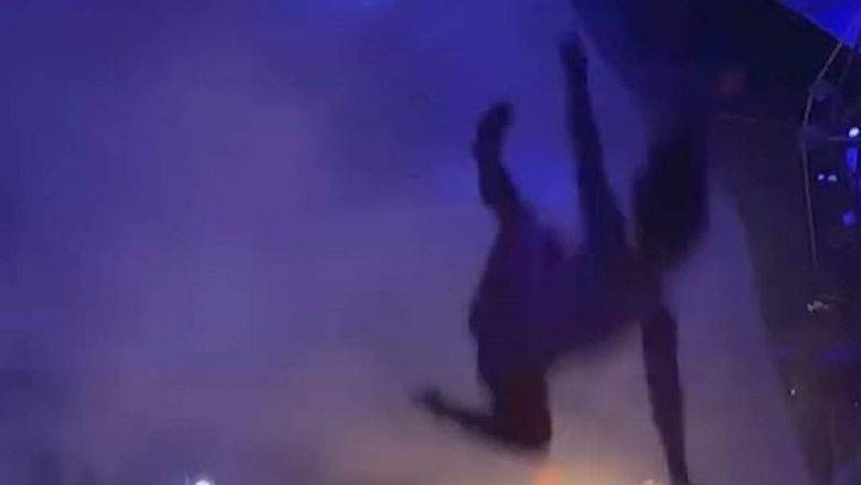 Balerina në festivalin “Coachella” rrëzohet nga lartësia gjatë performancës