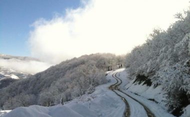 Dimër në pranverë, reshje bore në veri të Shqipërisë