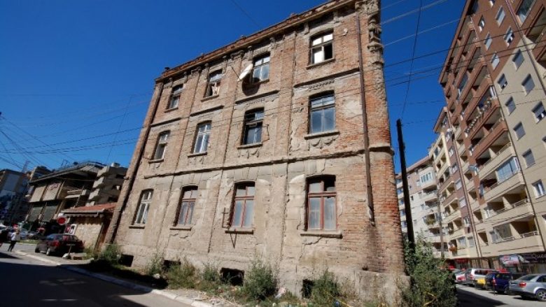 Kërkohet që pronat e Xhafer dhe Qazim Devës që janë konfiskuar nga Serbia t’i kthehen familjes së tyre