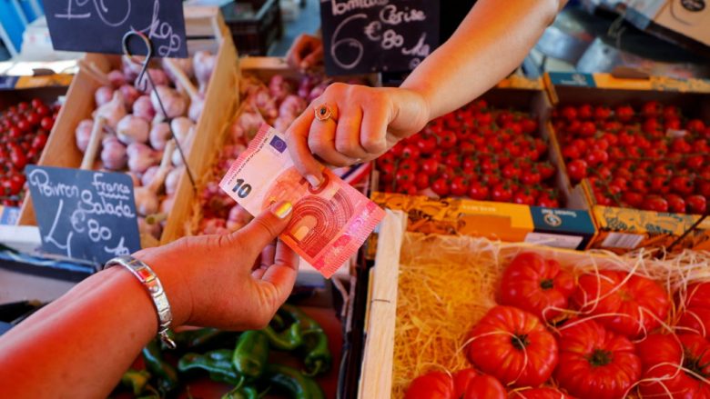 Inflacioni i Eurozonës bie ndjeshëm në muajin mars, çmimet e ushqimeve u rritën edhe pse kostot e energjisë shënuan rënie