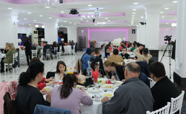 Komuna e Gostivarit shtroi iftar për personat me nevoja të veçanta