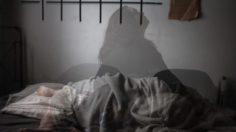 Njerëzit me çrregullime të gjumit mund të kenë rrezik të rritur për goditje në tru