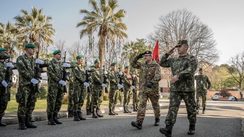 Komandanti i KFOR-it shkon në Shqipëri, diskuton me zyrtarët e mbrojtjes për situatën e sigurisë në Kosovë