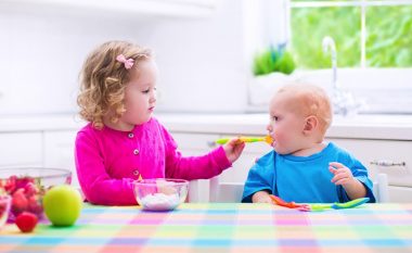 Shkencëtarët konstatojnë: Fëmijët të cilët rregullisht hanë jogurt kanë më pak shanse t’u shfaqet ekzema