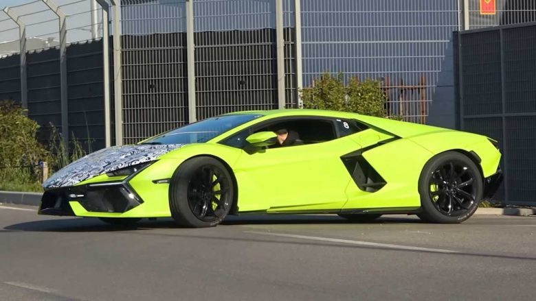 Lamborghini Revuelto është parë në rrugë për herë të parë