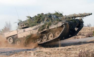 Danimarka dhe Holanda do të dërgojnë 14 tanke Leopard 2 në Ukrainë