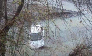 Aksident me dy viktima në rrugën Elbasan-Librazhd, makina përfundon në përrua