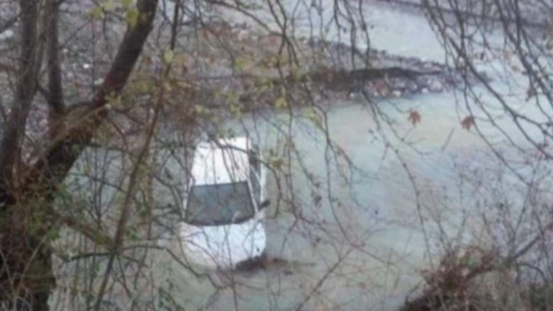 Aksident me dy viktima në rrugën Elbasan-Librazhd, makina përfundon në përrua