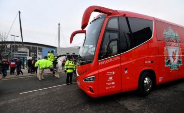 Sulmohet autobusi i Liverpoolit, dëmtohet Jurgen Klopp – reagon Manchester City