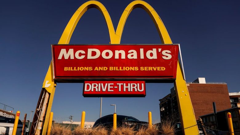 McDonald’s mbyll përkohësisht zyrat brenda SHBA-së, përgatitet për largime masive të punëtorëve nga puna