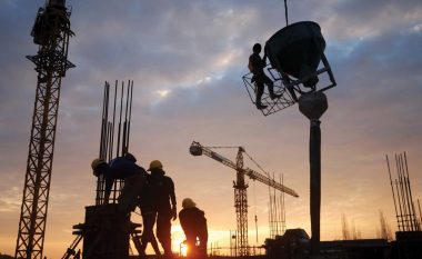 Gjobitet me 300 euro një kompani ndërtimi në Mitrovicë, nuk vendosi masat e sigurisë