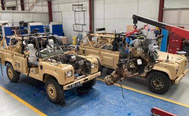 Land Rover Defender-ët e ushtrisë britanike u shndërruan në versione elektrike si provë njëvjeçare