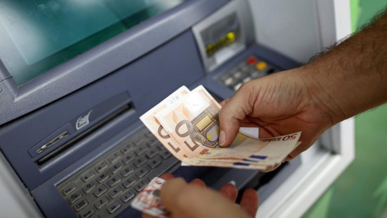 INSTAT: Shqiptarët, pagat më të ulëta – punojnë me orë më të zgjatura se Evropa dhe rajoni