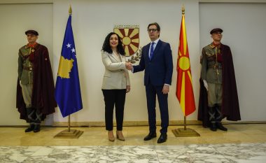 Vjosa Osmani në takim me Pendarovskin: Kosova dhe Maqedonia e Veriut kanë vizion të përbashkët për të ardhmen