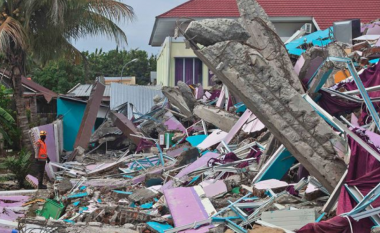 Tërmet i fortë në Indonezi