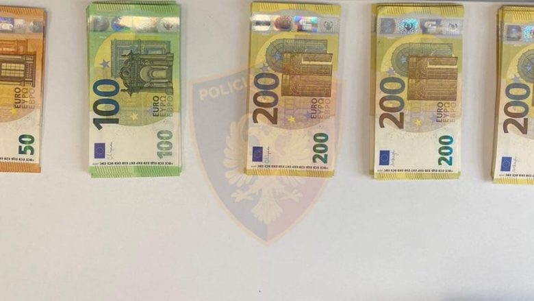 Tentoi të fuste rreth 18 mijë euro të padeklaruara, arrestohet 31 vjeçari në Rinas