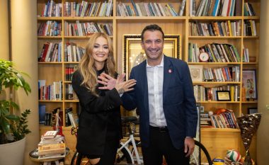 Përmes një video-mesazhi, Rita Ora mbështet Erion Veliajn për kryetar të ardhshëm të Tiranës