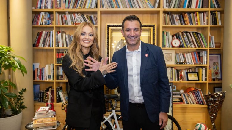 Përmes një video-mesazhi, Rita Ora mbështet Erion Veliajn për kryetar të ardhshëm të Tiranës
