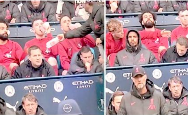 Derisa ishte duke agjëruar, një anëtar i stafit të Liverpoolit ia ofroi Salahut shishen me ujë - egjiptiani bëri atë që duhej bërë
