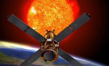 Sateliti i vjetër i NASA-s do të bie në Tokë në orët e para të së enjtes, cilat janë gjasat që mund të godasë dikë?