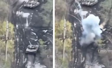 Tanku rus goditet nga arma anti-tank e forcave ukrainase, filmohet shkatërrimi masiv