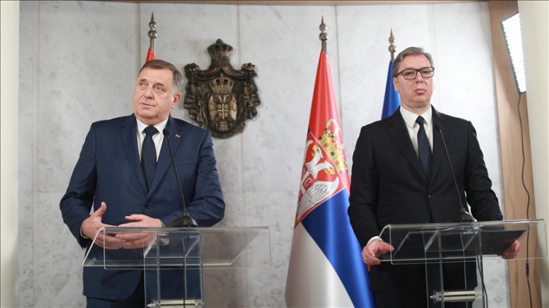 Dodik informoi Vuçiqin: Republika Serbe po e konsideron seriozisht mundësinë e pavarësimit