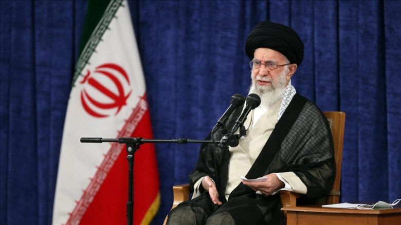 Udhëheqësi suprem i Iranit: Edhe një amerikan në Irak është i tepërt