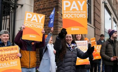 Mjekët në Britani të Madhe planifikojnë të hyjnë në grevë, kërkojnë rritjen e pagave për të kompensuar inflacionin