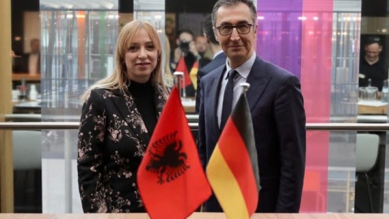 Ministri gjerman Özdemir: Do ta rekomandoja Shqipërinë si vend për t’u vizituar