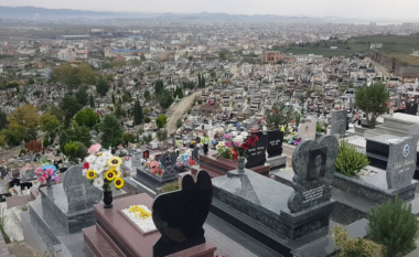 Vend për varr kundrejt pagesës, arrestohet punonjësi i bashkisë në Durrës
