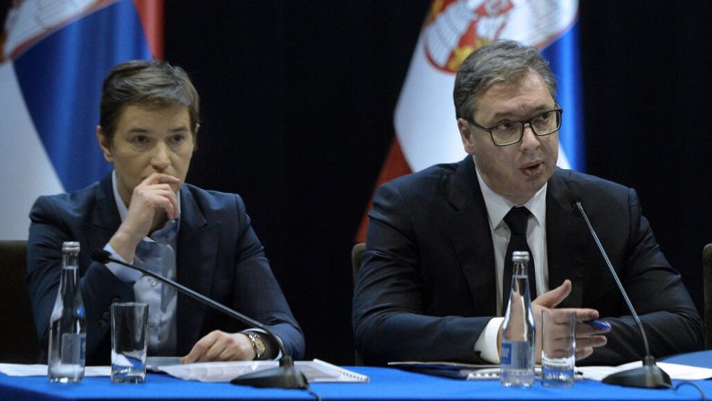 Vuçiq takohet me përfaqësuesit e serbëve nga Kosova, premton 28 milionë euro shtesë
