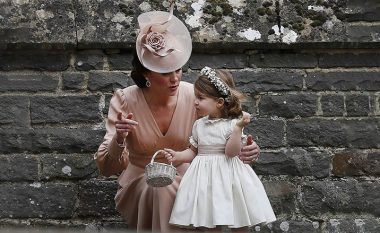 Pse Kate Middleton ulet kur flet me fëmijët: Ky nuk është një rregull mbretëror, por një truk prindëror