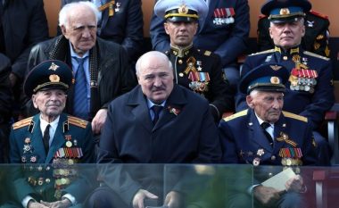 Lukashenko ‘mund të jetë helmuar’ në Rusi – transportohet me veturë pas takimit me Putinin
