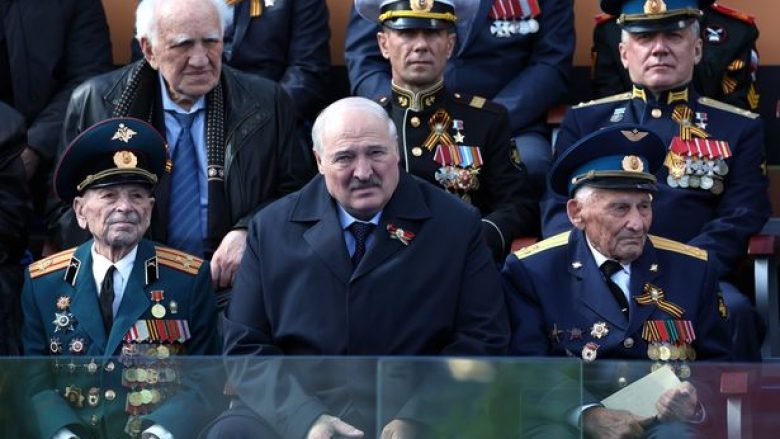 Lukashenko ‘mund të jetë helmuar’ në Rusi – transportohet me veturë pas takimit me Putinin